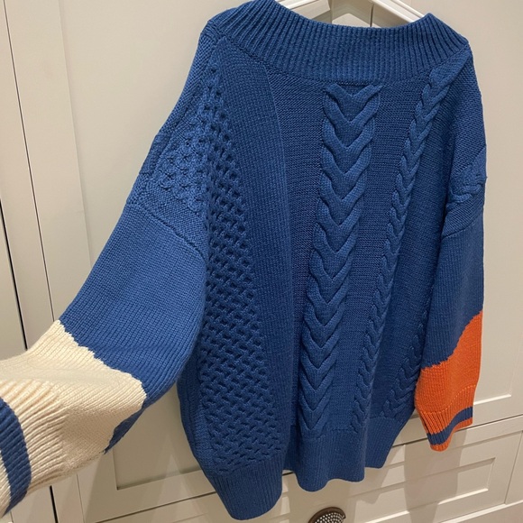 New Big Blue Cable Knit Sweater- S/M/ Blue - Picture 6 of 9